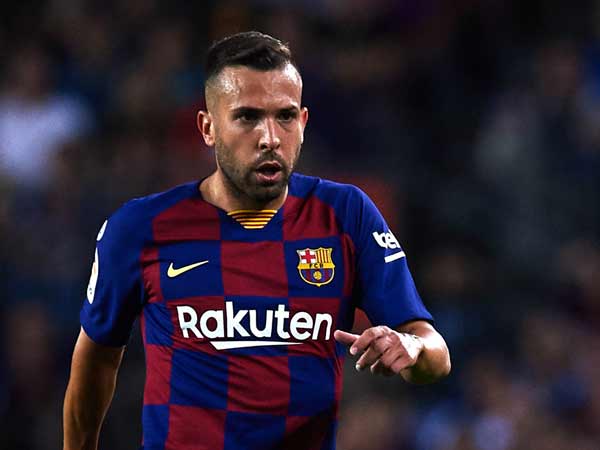 Hậu vệ cánh trái: Jordi Alba