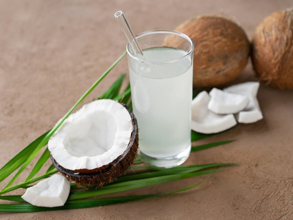 Nước dừa bao nhiêu calo? Uống nước dừa có béo không?