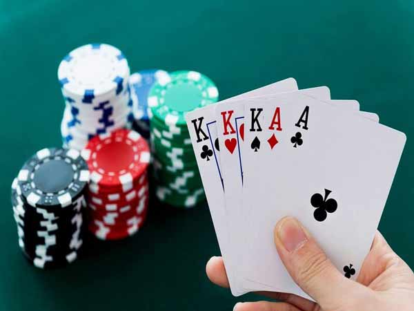 Hướng dẫn cách chơi Poker thắng đậm cho người mới Hướng dẫn cách chơi Poker thắng đậm cho người mới