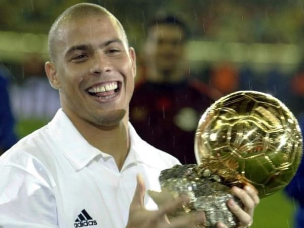 Ronaldo Béo – 2 lần