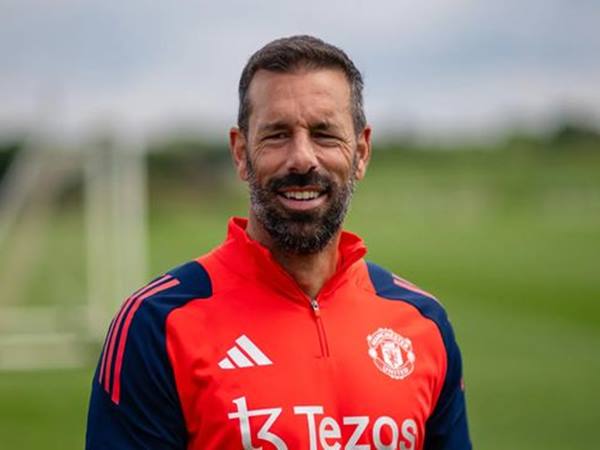 Bóng đá Anh 31/10: HLV Van Nistelrooy được đánh giá cao