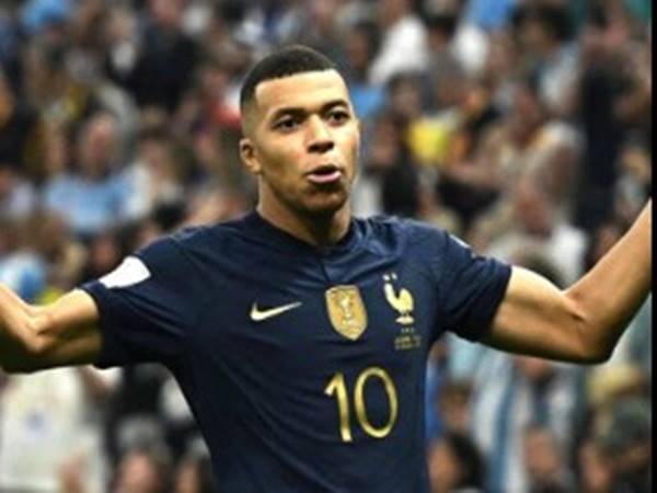 Mbappe đá cho đội nào? Sự nghiệp thi đấu ra sao?