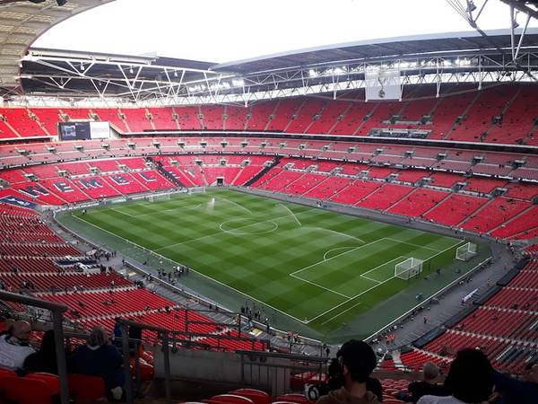 suc-chua-san-wembley