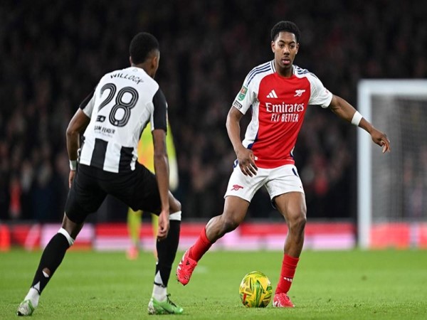 Áp lực gia tăng: Fan Arsenal yêu cầu loại 2 ngôi sao