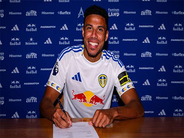 Bóng đá Anh: Leeds United xác nhận mua xong James Justin