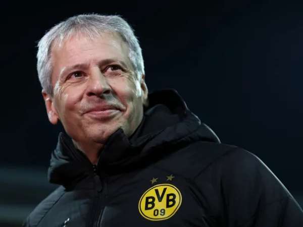 Huấn luyện viên Lucien Favre
