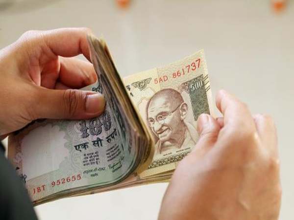 Nằm mơ thấy đếm tiền là điềm báo gì về vận may sắp tới?