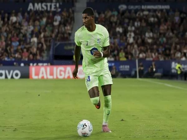 Tin chuyển nhượng: Barcelona gửi đề nghị đổi Araujo lấy Rashford