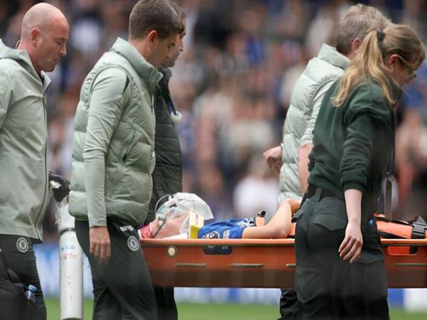 Bóng đá Anh: Sao trẻ Chelsea nhập viện vì chấn thương đầu